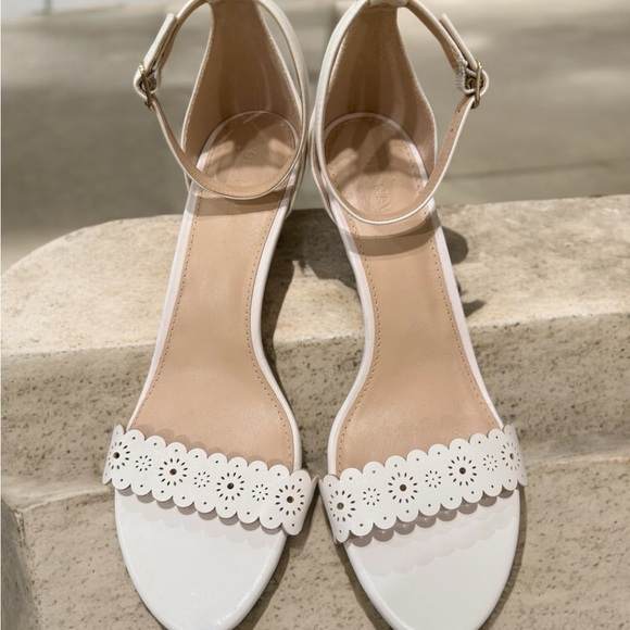 Old Navy Heel with flower cut outs - Picture 1 of 4